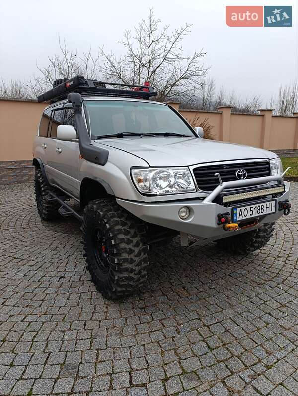 Внедорожник / Кроссовер Toyota Land Cruiser 2001 в Ужгороде