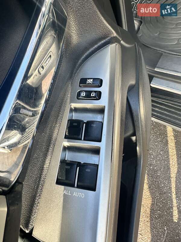 Внедорожник / Кроссовер Toyota Land Cruiser 2012 в Киеве