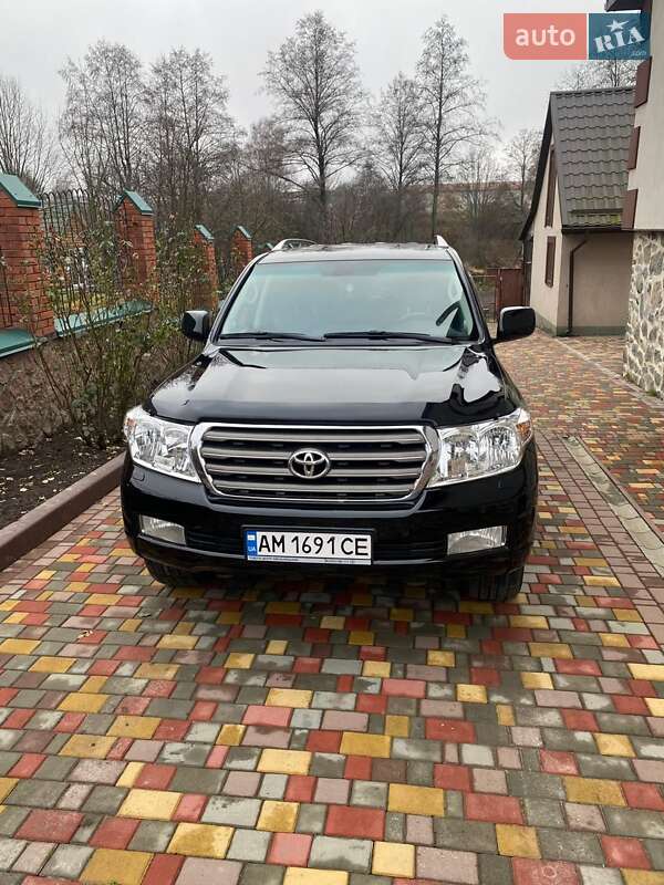 Внедорожник / Кроссовер Toyota Land Cruiser 2011 в Олевске