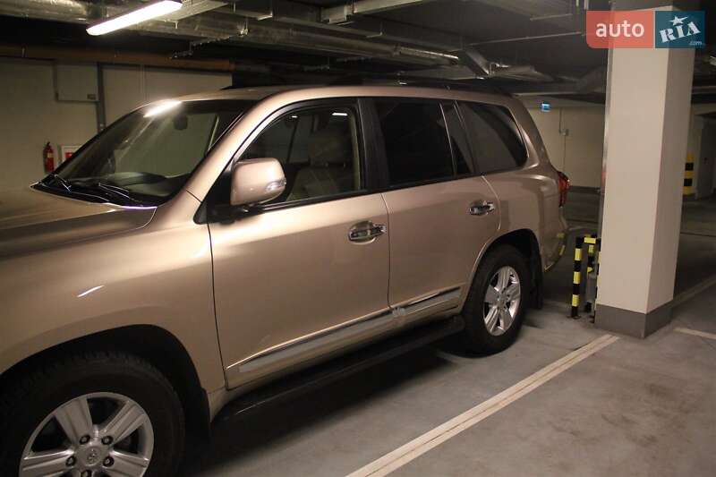 Внедорожник / Кроссовер Toyota Land Cruiser 2012 в Киеве фото 3 Внедорожник / Кроссовер Toyota Land Cruiser 2012 в Киеве