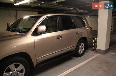 Внедорожник / Кроссовер Toyota Land Cruiser 2012 в 
