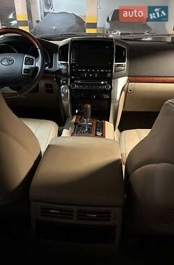 Внедорожник / Кроссовер Toyota Land Cruiser 2012 в 