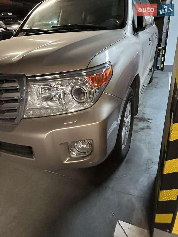 Внедорожник / Кроссовер Toyota Land Cruiser 2012 в Киеве фото 12 Внедорожник / Кроссовер Toyota Land Cruiser 2012 в Киеве