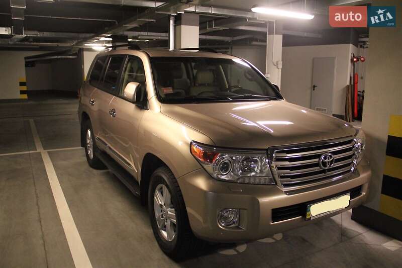 Внедорожник / Кроссовер Toyota Land Cruiser 2012 в 