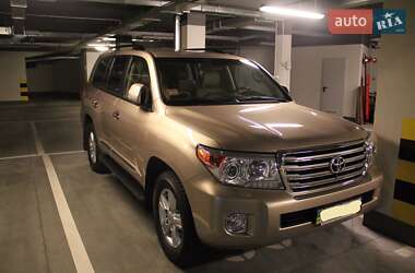 Внедорожник / Кроссовер Toyota Land Cruiser 2012 в 