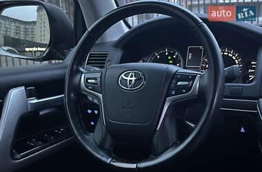 Внедорожник / Кроссовер Toyota Land Cruiser 2019 в 