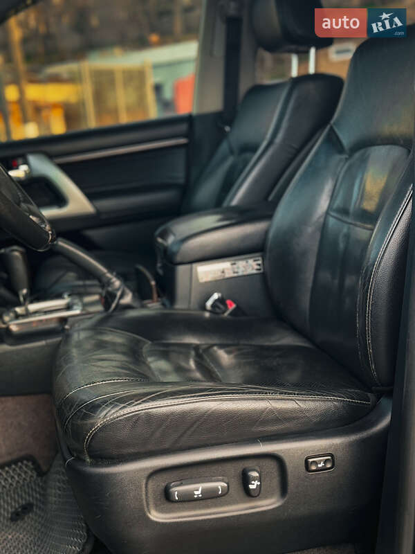 Внедорожник / Кроссовер Toyota Land Cruiser 2012 в Николаеве