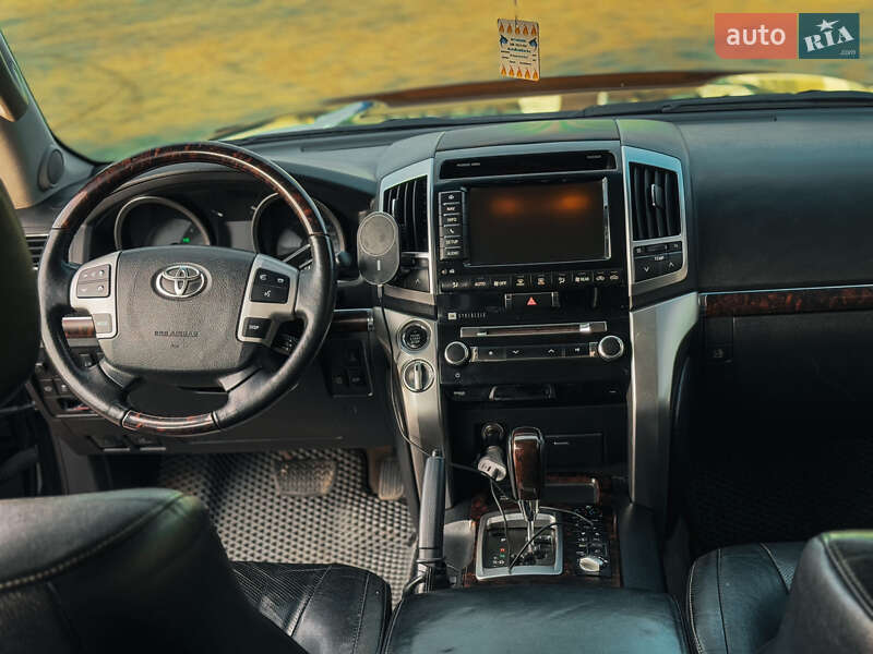 Внедорожник / Кроссовер Toyota Land Cruiser 2012 в Николаеве