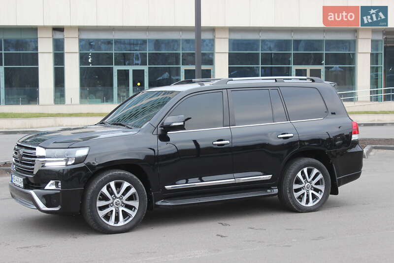 Внедорожник / Кроссовер Toyota Land Cruiser 2017 в 