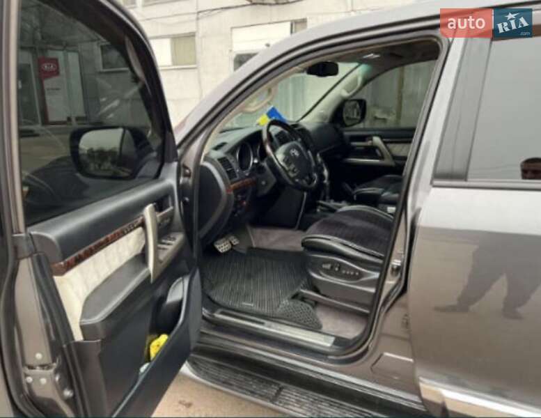 Внедорожник / Кроссовер Toyota Land Cruiser 2011 в Чернигове