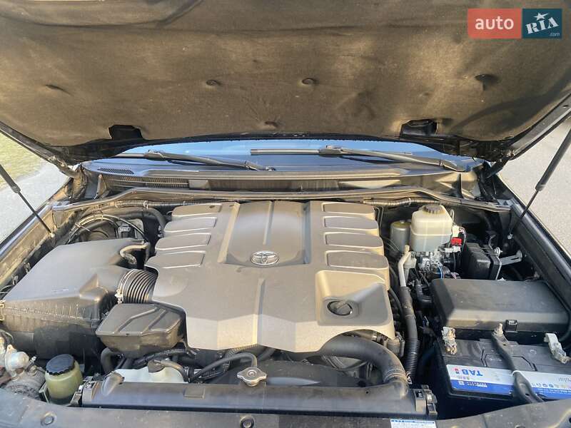 Внедорожник / Кроссовер Toyota Land Cruiser 2012 в Киеве