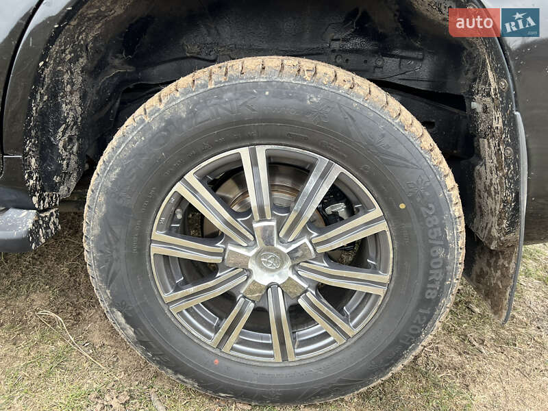 Внедорожник / Кроссовер Toyota Land Cruiser 2007 в Полтаве