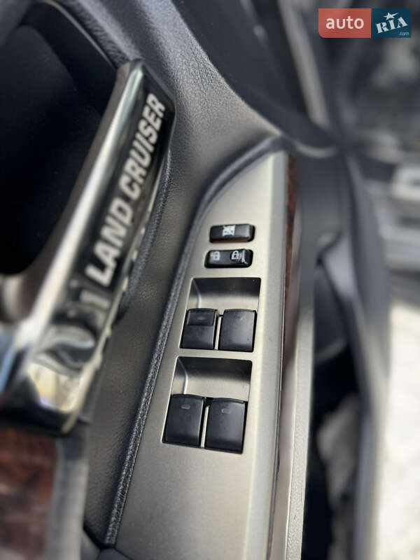 Внедорожник / Кроссовер Toyota Land Cruiser 2010 в Тернополе