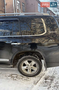 Внедорожник / Кроссовер Toyota Land Cruiser 2011 в 