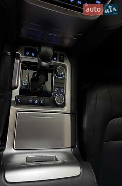 Позашляховик / Кросовер Toyota Land Cruiser 2021 в 