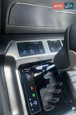 Внедорожник / Кроссовер Toyota Land Cruiser 2020 в 
