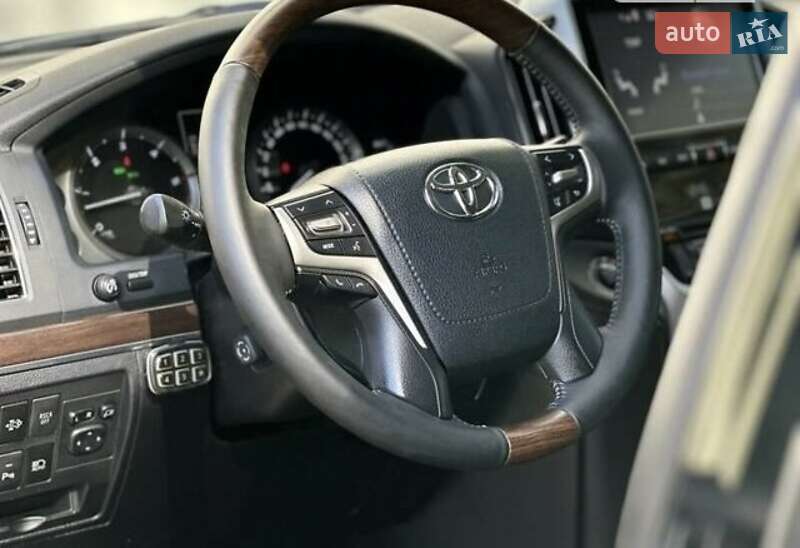 Внедорожник / Кроссовер Toyota Land Cruiser 2016 в Запорожье