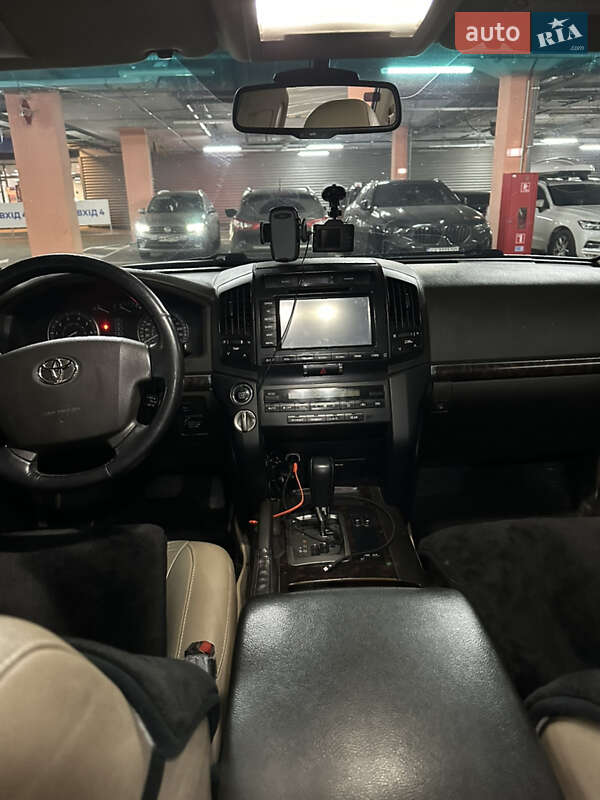 Внедорожник / Кроссовер Toyota Land Cruiser 2009 в Киеве