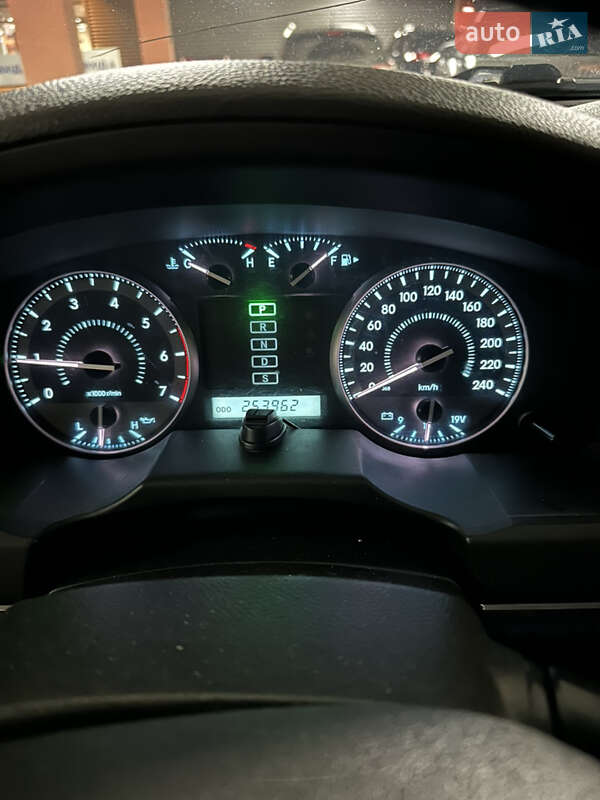 Внедорожник / Кроссовер Toyota Land Cruiser 2009 в Киеве