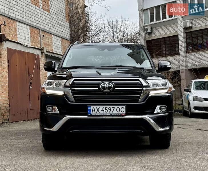 Позашляховик / Кросовер Toyota Land Cruiser 2017 в 