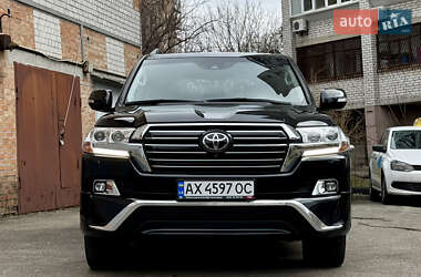 Позашляховик / Кросовер Toyota Land Cruiser 2017 в 