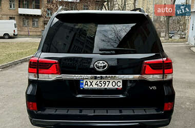 Позашляховик / Кросовер Toyota Land Cruiser 2017 в 