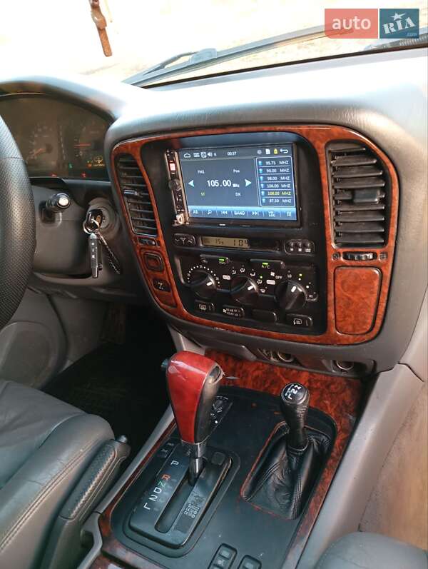 Внедорожник / Кроссовер Toyota Land Cruiser 2000 в Обухове