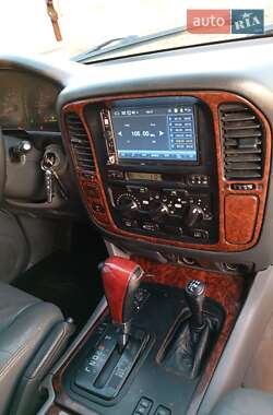 Внедорожник / Кроссовер Toyota Land Cruiser 2000 в 