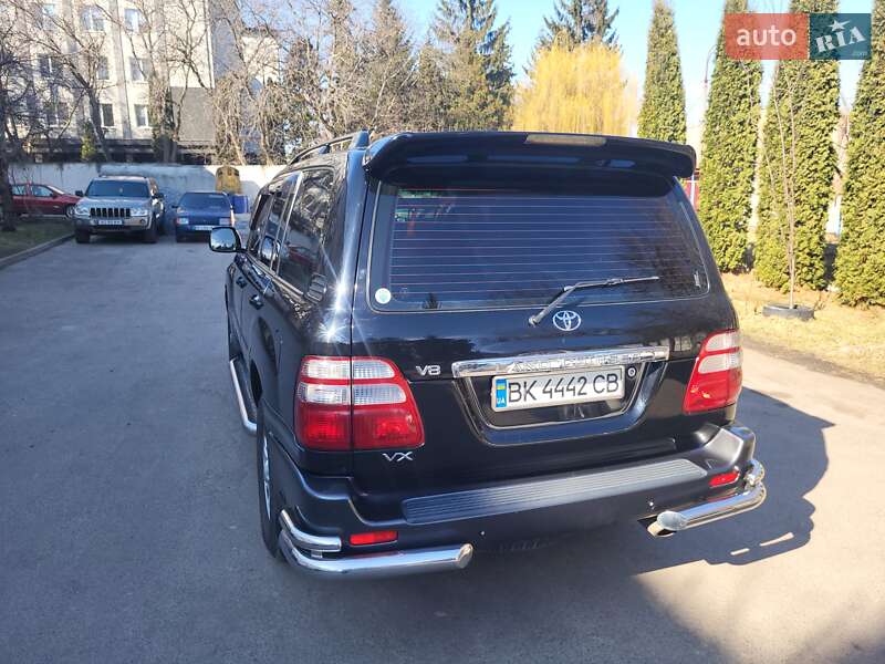Внедорожник / Кроссовер Toyota Land Cruiser 2005 в Ровно