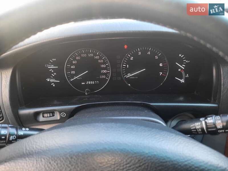 Внедорожник / Кроссовер Toyota Land Cruiser 2005 в Ровно