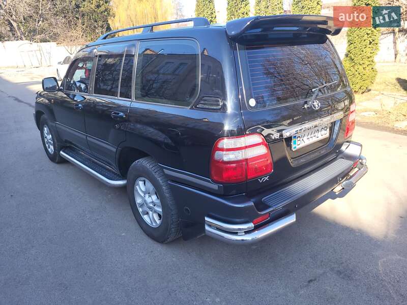 Внедорожник / Кроссовер Toyota Land Cruiser 2005 в Ровно