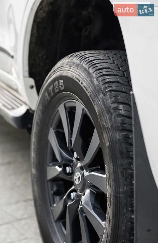 Внедорожник / Кроссовер Toyota Land Cruiser 2008 в Львове