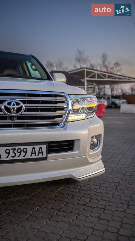 Позашляховик / Кросовер Toyota Land Cruiser 2013 в Чернівцях