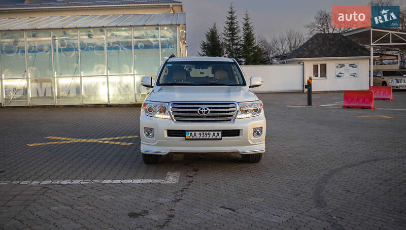 Позашляховик / Кросовер Toyota Land Cruiser 2013 в Чернівцях