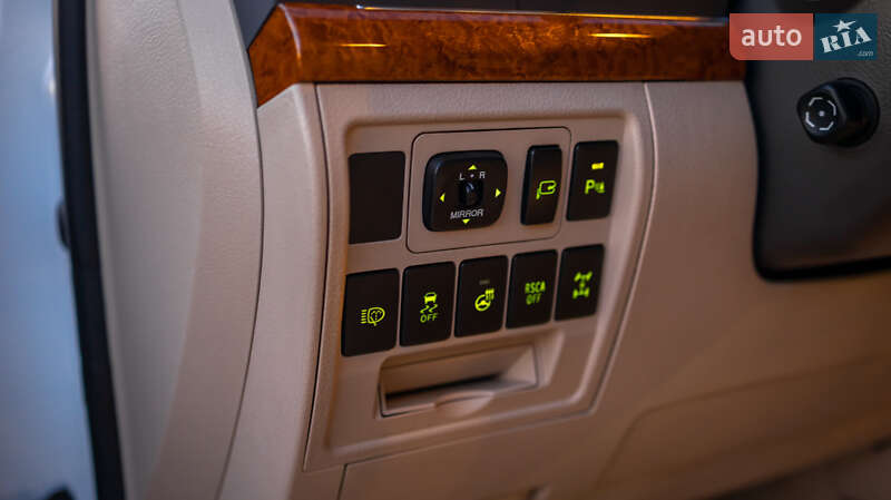 Позашляховик / Кросовер Toyota Land Cruiser 2013 в Чернівцях