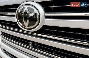 Позашляховик / Кросовер Toyota Land Cruiser 2023 в 