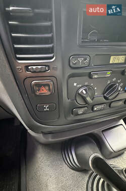 Внедорожник / Кроссовер Toyota Land Cruiser 2001 в 