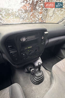 Внедорожник / Кроссовер Toyota Land Cruiser 2001 в 