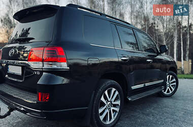 Внедорожник / Кроссовер Toyota Land Cruiser 2018 в 
