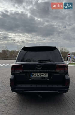 Внедорожник / Кроссовер Toyota Land Cruiser 2016 в 