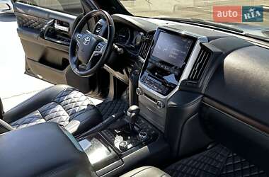 Позашляховик / Кросовер Toyota Land Cruiser 2017 в 