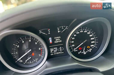 Внедорожник / Кроссовер Toyota Land Cruiser 2013 в 