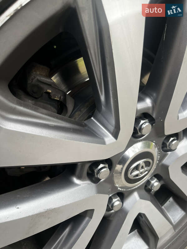 Внедорожник / Кроссовер Toyota Land Cruiser 2016 в Киеве