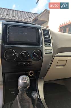 Внедорожник / Кроссовер Toyota Land Cruiser 2005 в 