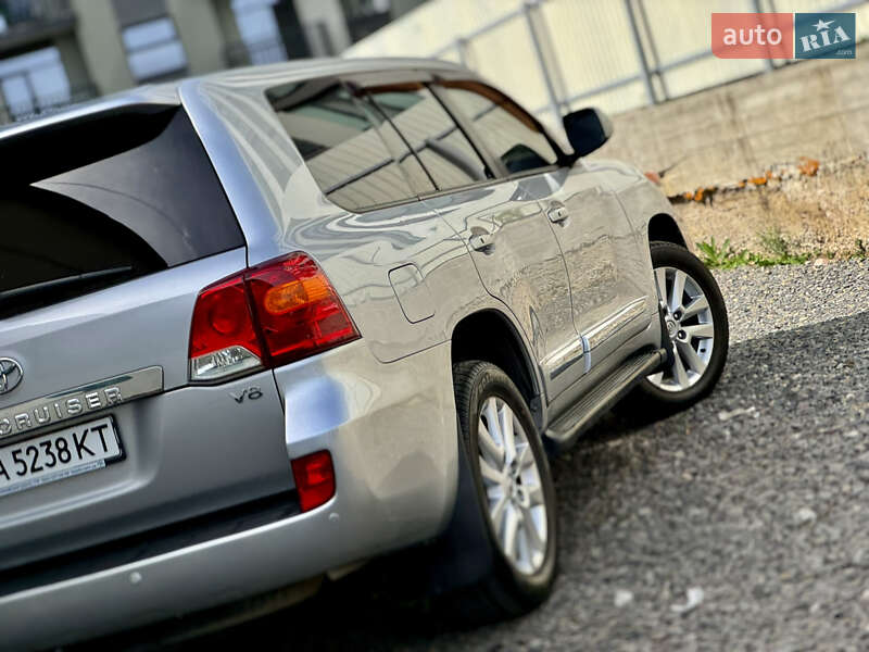Позашляховик / Кросовер Toyota Land Cruiser 2013 в Ужгороді