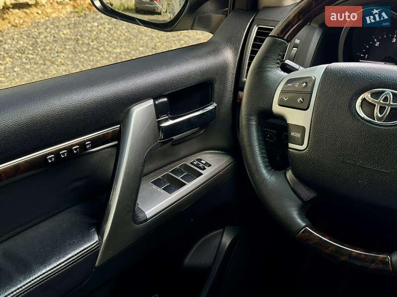 Позашляховик / Кросовер Toyota Land Cruiser 2013 в Ужгороді