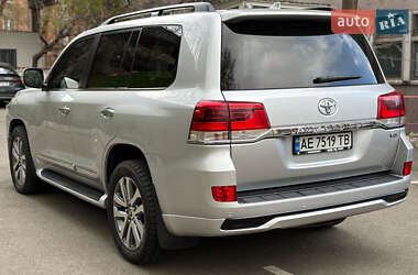 Позашляховик / Кросовер Toyota Land Cruiser 2017 в 