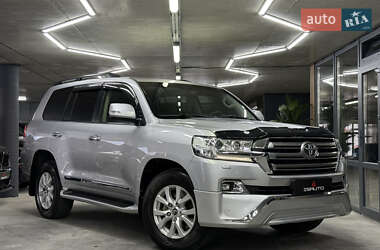 Внедорожник / Кроссовер Toyota Land Cruiser 2017 в 