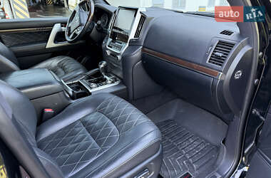 Внедорожник / Кроссовер Toyota Land Cruiser 2017 в 