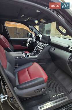 Внедорожник / Кроссовер Toyota Land Cruiser 2021 в 